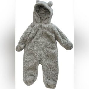 Carter's baby boy’s hooded Sherpa Pran with Footie.  Size 6M.